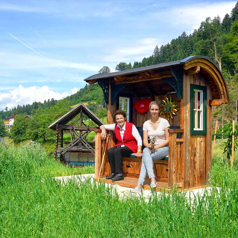 Spazierweg zur Liebesbank im Familienurlaub in Kärnten