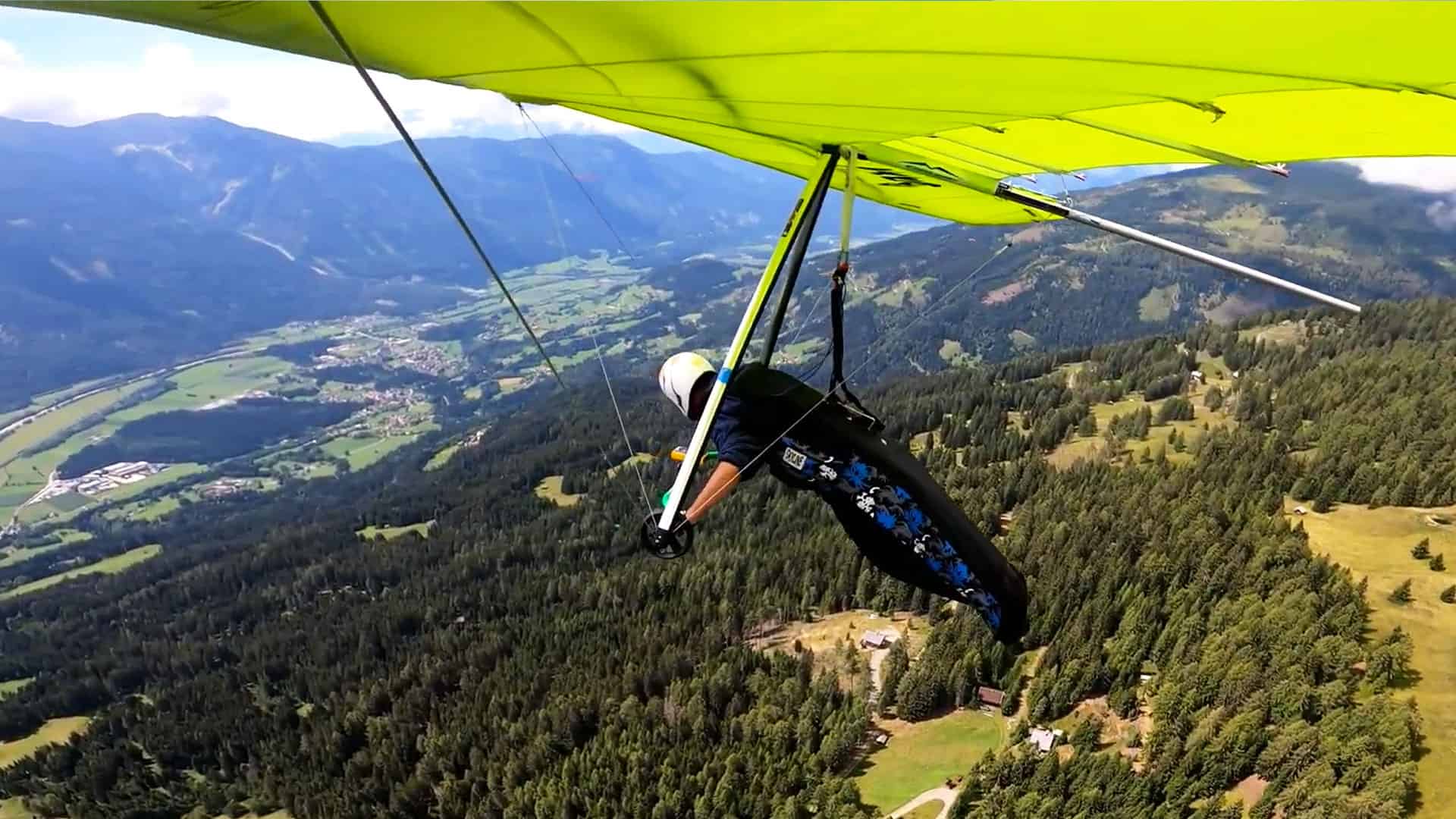 Drachenflieger in der Luft - Emberger Alm Kärnten
