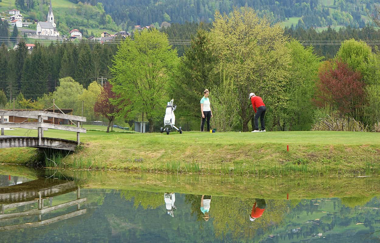 Golfplatz Berg im Drautal, Loch 2 am Teich