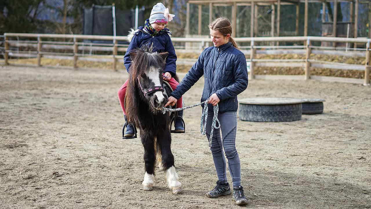 pony-reiten-im-winter-ebnerbichl