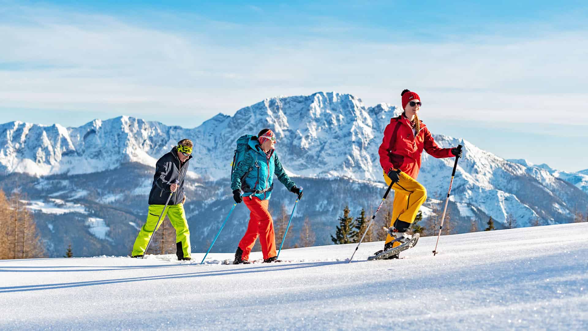Spazieren auf der Alm im Schnee – Urlaub in Kärnten