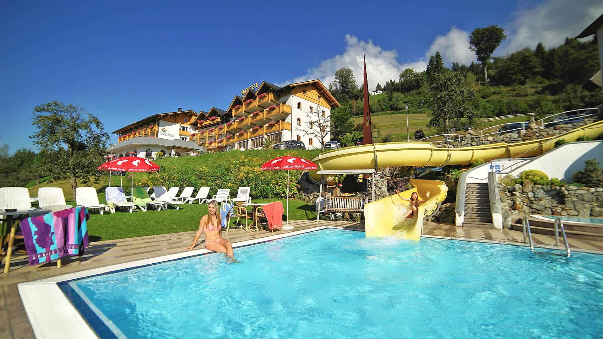 Hotel Glocknerhof - Freibad mit Wasserrutsche, Urlaub in Kärnten