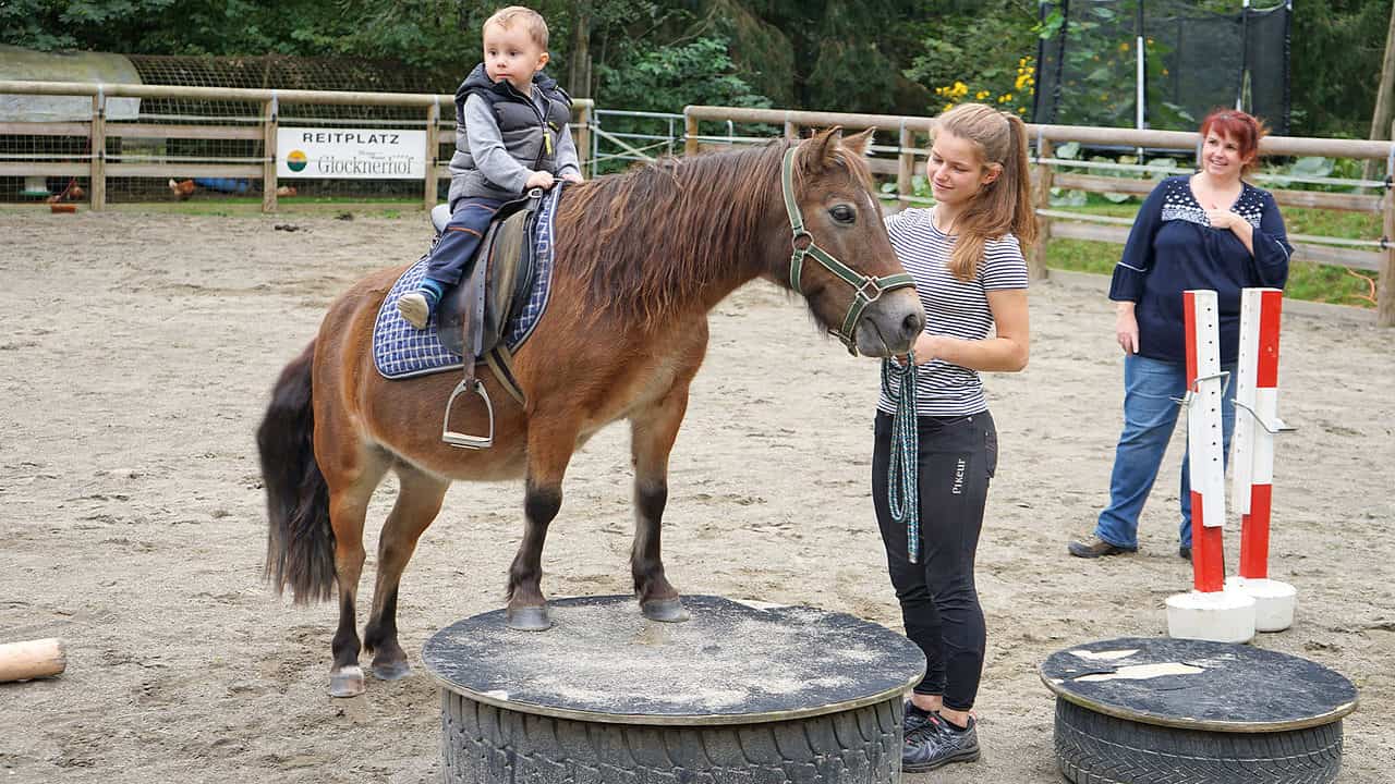 wochenprogramm-pony-reiten-ebnerbichl